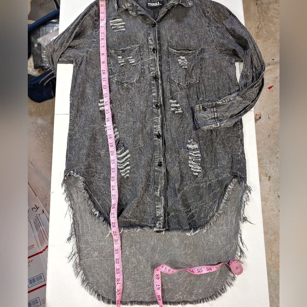 THRILL DISTRESSED BUTTON TOP - Picture 10 of 12
